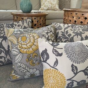 4 combo Floral Accent Pillows - matched prints combination of 4…Gray and Yellow